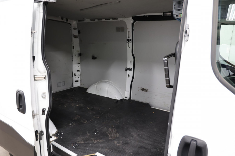 Iveco Daily 35S16V 2.3 L1H1 AUTOMAAT 160PK 3500KG TREKVERMOGEN