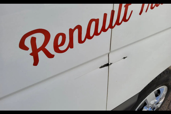 Renault Master 150 PK EURO 6 L3H2 GESLOTEN - VSF-75-F - DIVERSE SCHADES