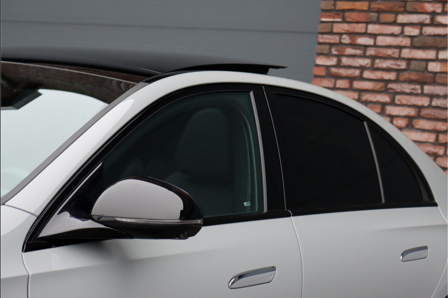 Mercedes-Benz E-Klasse 400 e 4MATIC AMG Line | Hyperscreen | Luchtvering | Achterasbesturing | Distronic+ | HUD | Massage | Burmester | Nappa Leder | Trekhaak | Vlakkenverwarming | Stoelventilatie |