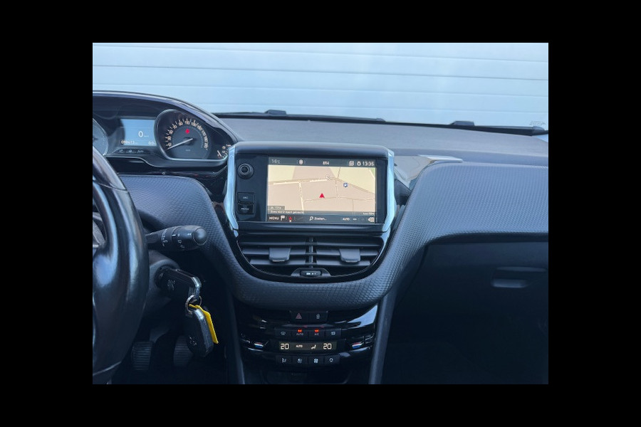 Peugeot 2008 1.2 GT-line - Panorama dak - Dealer onderhouden