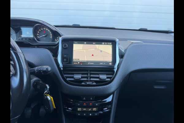 Peugeot 2008 1.2 GT-line - Panorama dak - Dealer onderhouden