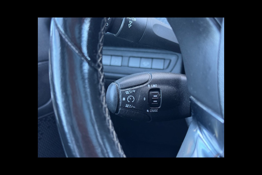 Peugeot 2008 1.2 GT-line - Panorama dak - Dealer onderhouden