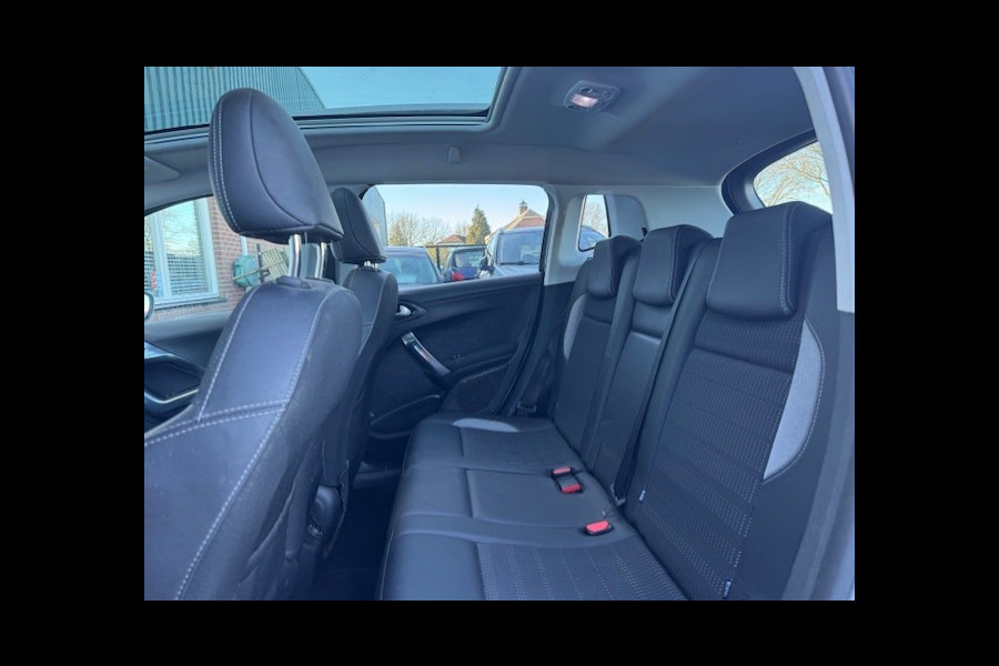 Peugeot 2008 1.2 GT-line - Panorama dak - Dealer onderhouden