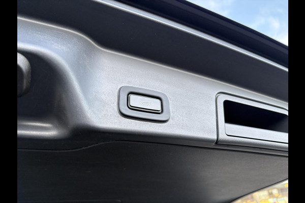 Land Rover Range Rover Evoque 1.5 P300e AWD R-Dynamic HSE | Cold Climate Pack | Memory Seats | Camera | Dealer onderhouden | Leder | Navigatie |