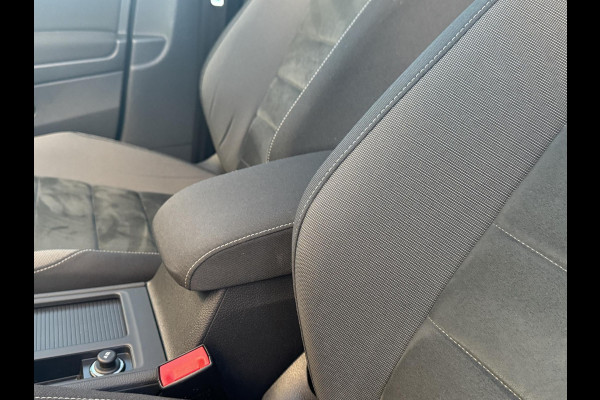 Volkswagen Golf 1.5 TSI Highline NL-AUTO | DEALER ONDERHOUDEN | PANODAK | TREKHAAK