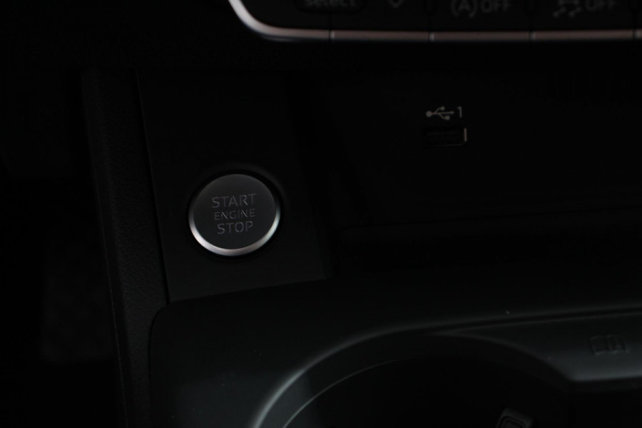 Audi A4 Avant 40 TFSI 190pk S-Tronic Advanced Prestige Plus | Navigatie | Climate Control | Tour pakket | Adaptive Cruise Control | Electrisch bedienbare achterklep | Led | Dab | Parkeer sensoren V+A | Digitale Cockpit