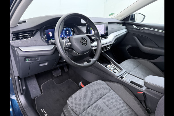 Škoda Octavia e-TSI AUT Trekhaak Adap.Cruise Camera Navi Ecc Apple Carplay Android Auto Virtual Cockpit Business Edition Plus Elek.Achterklep Stoelverwarming voor+achter Lmv DAB Led Keyless advanced Dodehoek detector 1e Eigenaar Origineel Nederlandse Auto Mild-Hybrid