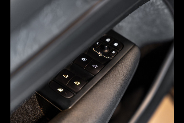 Volvo XC40 1.5 T3 163PK Momentum, Navi, Cruise, Cam, PDC, Clima, Voll Led, Bluetooth/Tel, Private Glas, Volledig Onderhouden