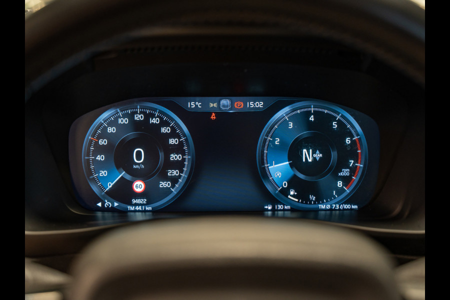 Volvo XC40 1.5 T3 163PK Momentum, Navi, Cruise, Cam, PDC, Clima, Voll Led, Bluetooth/Tel, Private Glas, Volledig Onderhouden