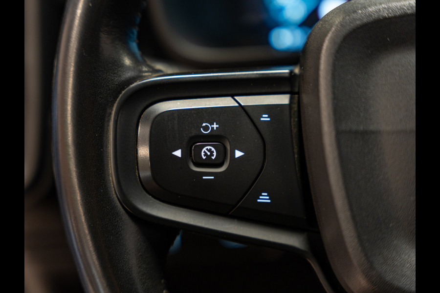 Volvo XC40 1.5 T3 163PK Momentum, Navi, Cruise, Cam, PDC, Clima, Voll Led, Bluetooth/Tel, Private Glas, Volledig Onderhouden