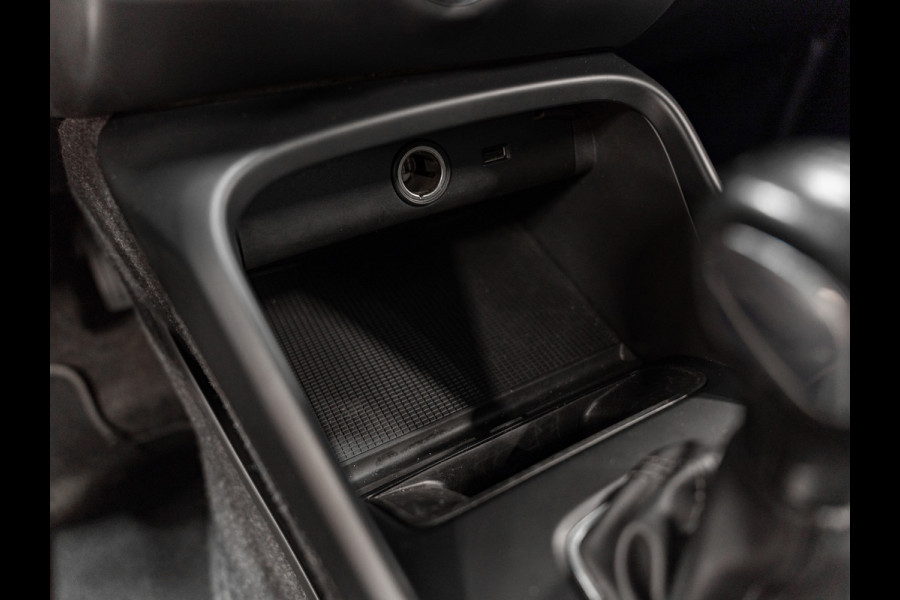 Volvo XC40 1.5 T3 163PK Momentum, Navi, Cruise, Cam, PDC, Clima, Voll Led, Bluetooth/Tel, Private Glas, Volledig Onderhouden