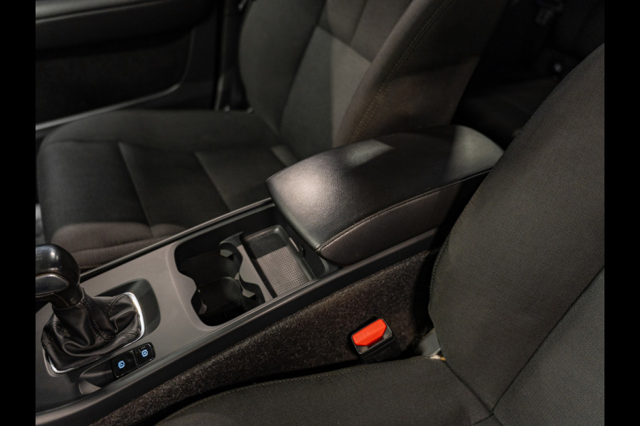 Volvo XC40 1.5 T3 163PK Momentum, Navi, Cruise, Cam, PDC, Clima, Voll Led, Bluetooth/Tel, Private Glas, Volledig Onderhouden