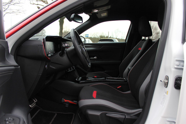 Opel Mokka Electric Ultimate 50 kWh / SOH 94,2% / Trekhaak / Camera / CarPlay / Keyless / LED Koplampen / 17'' / Navigatie / DAB / Dodehoek / Cruise Control Adaptief / Warmtepomp