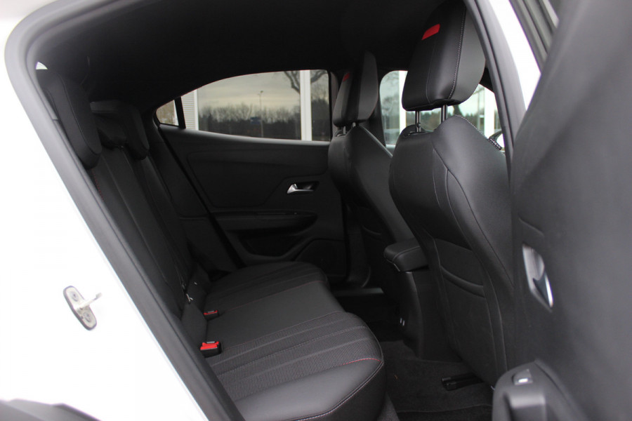 Opel Mokka Electric Ultimate 50 kWh / SOH 94,2% / Trekhaak / Camera / CarPlay / Keyless / LED Koplampen / 17'' / Navigatie / DAB / Dodehoek / Cruise Control Adaptief / Warmtepomp