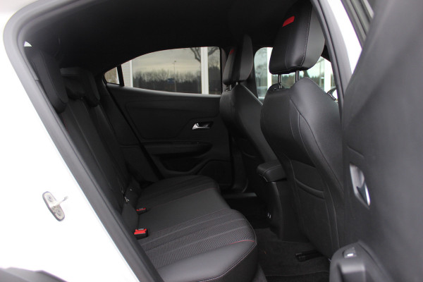 Opel Mokka Electric Ultimate 50 kWh / SOH 94,2% / Trekhaak / Camera / CarPlay / Keyless / LED Koplampen / 17'' / Navigatie / DAB / Dodehoek / Cruise Control Adaptief / Warmtepomp