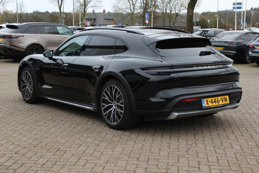 Porsche Taycan Cross Turismo 4 93 kWh / Panoramadak / Camera / Passenger Display / Nachtzicht / 20'' / Bose / Stuur+Stoelverwarming / DAB / Cruise Control