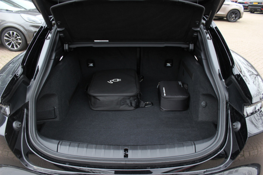 Porsche Taycan Cross Turismo 4 93 kWh / Panoramadak / Camera / Passenger Display / Nachtzicht / 20'' / Bose / Stuur+Stoelverwarming / DAB / Cruise Control