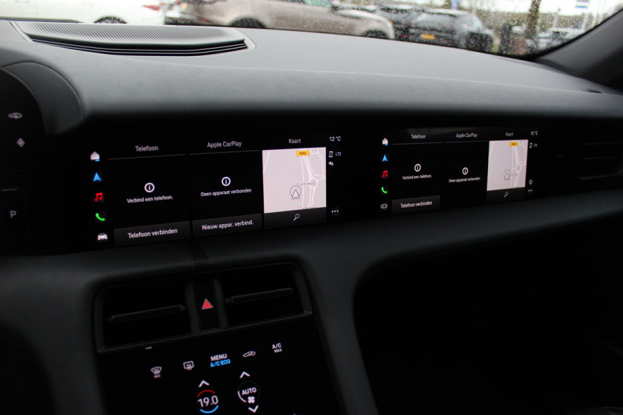 Porsche Taycan Cross Turismo 4 93 kWh / Panoramadak / Camera / Passenger Display / Nachtzicht / 20'' / Bose / Stuur+Stoelverwarming / DAB / Cruise Control