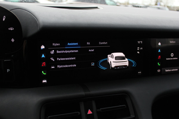 Porsche Taycan Cross Turismo 4 93 kWh / Panoramadak / Camera / Passenger Display / Nachtzicht / 20'' / Bose / Stuur+Stoelverwarming / DAB / Cruise Control