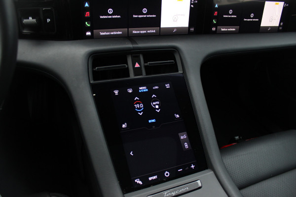 Porsche Taycan Cross Turismo 4 93 kWh / Panoramadak / Camera / Passenger Display / Nachtzicht / 20'' / Bose / Stuur+Stoelverwarming / DAB / Cruise Control