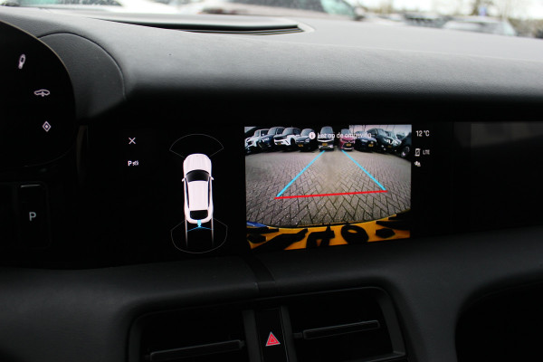 Porsche Taycan Cross Turismo 4 93 kWh / Panoramadak / Camera / Passenger Display / Nachtzicht / 20'' / Bose / Stuur+Stoelverwarming / DAB / Cruise Control