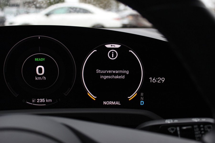 Porsche Taycan Cross Turismo 4 93 kWh / Panoramadak / Camera / Passenger Display / Nachtzicht / 20'' / Bose / Stuur+Stoelverwarming / DAB / Cruise Control