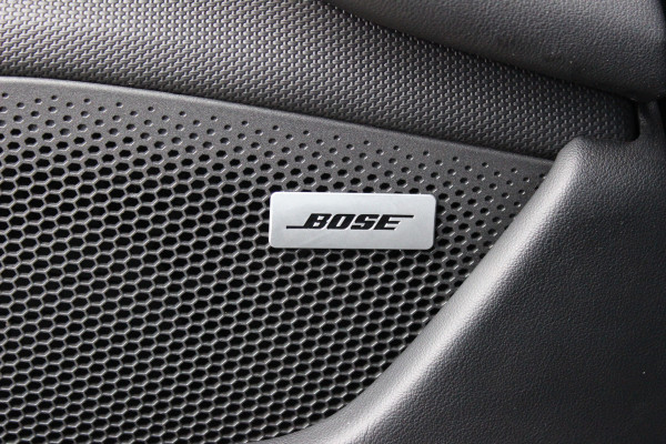 Porsche Taycan Cross Turismo 4 93 kWh / Panoramadak / Camera / Passenger Display / Nachtzicht / 20'' / Bose / Stuur+Stoelverwarming / DAB / Cruise Control