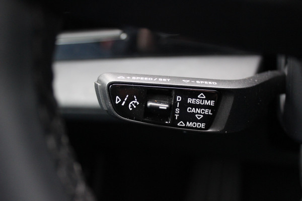 Porsche Taycan Cross Turismo 4 93 kWh / Panoramadak / Camera / Passenger Display / Nachtzicht / 20'' / Bose / Stuur+Stoelverwarming / DAB / Cruise Control