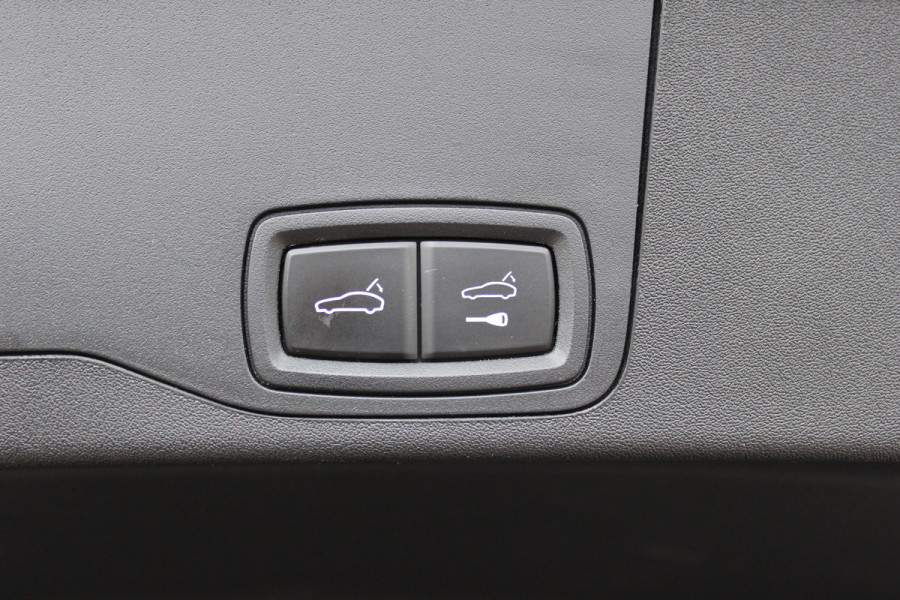 Porsche Taycan Cross Turismo 4 93 kWh / Panoramadak / Camera / Passenger Display / Nachtzicht / 20'' / Bose / Stuur+Stoelverwarming / DAB / Cruise Control