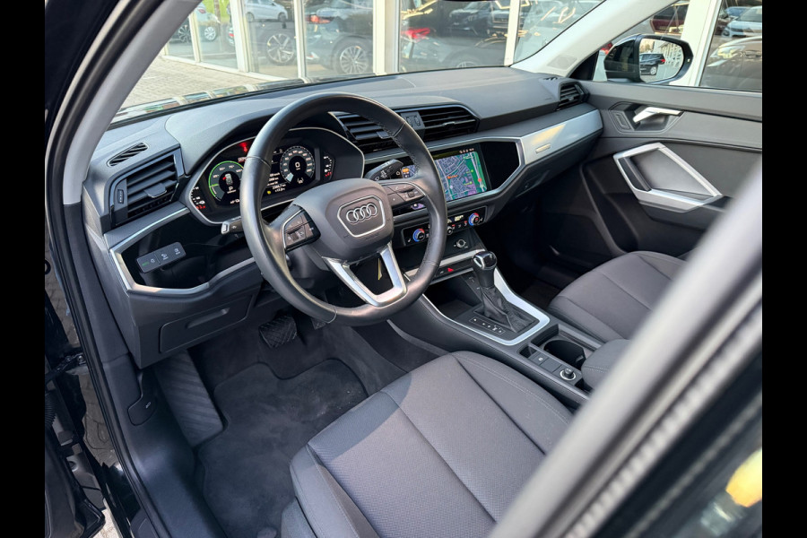 Audi Q3 Sportback 45 TFSI e Edition, Navi Carplay / Climate / Cruise / Elektrische Achterklep / 20" Lichtmetaal.