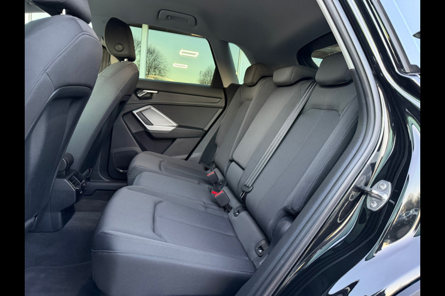 Audi Q3 Sportback 45 TFSI e Edition, Navi Carplay / Climate / Cruise / Elektrische Achterklep / 20" Lichtmetaal.
