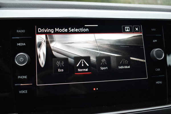 Volkswagen Polo GTI 2.0 TSI 210PK DSG STOELVERW VIRTUAL/IQ-LED/CARPLAY FABRIEKS GARANTIE