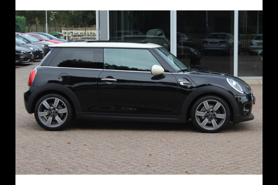 MINI Mini 1.5 Cooper 60 Years Edition / Panoramadak / Head-up / Leder / Harman Kardon / 17'' / Navigatie / DAB / Cruise Control