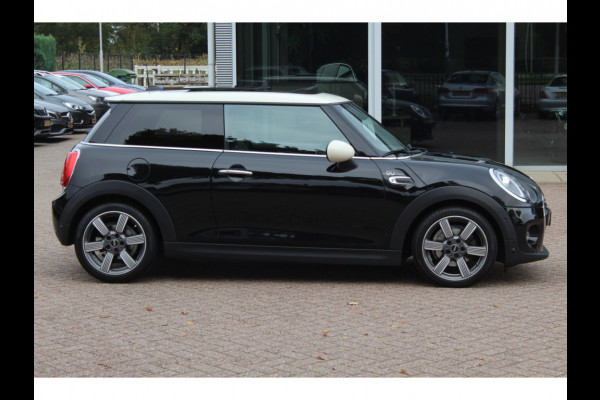 MINI Mini 1.5 Cooper 60 Years Edition / Panoramadak / Head-up / Leder / Harman Kardon / 17'' / Navigatie / DAB / Cruise Control
