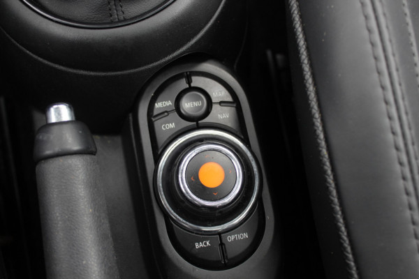 MINI Mini 1.5 Cooper 60 Years Edition / Panoramadak / Head-up / Leder / Harman Kardon / 17'' / Navigatie / DAB / Cruise Control