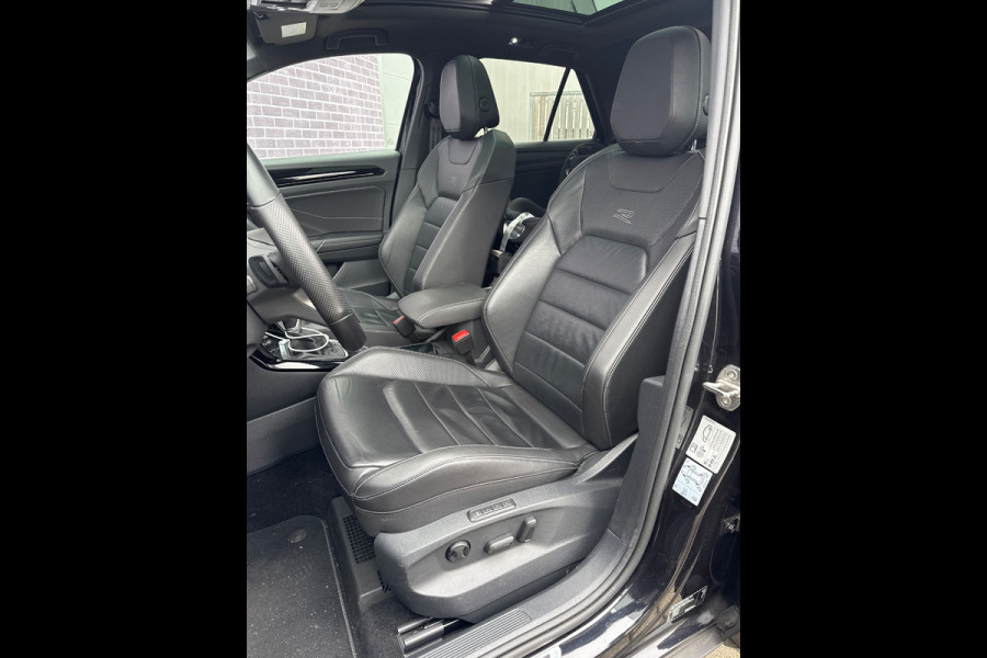 Volkswagen T-Roc 2.0 TSI 4Motion R-Line Business+ / 26.553 km! / Panoramadak / Camera / Leder / Matrix LED / 18'' / Sfeerverlichting / CarPlay / Stoelverwarming / DAB / ACC