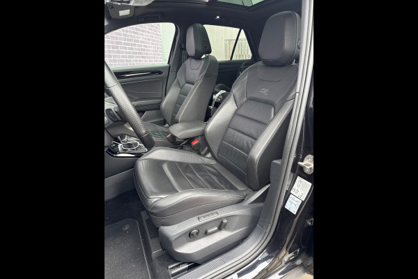 Volkswagen T-Roc 2.0 TSI 4Motion R-Line Business+ / 26.553 km! / Panoramadak / Camera / Leder / Matrix LED / 18'' / Sfeerverlichting / CarPlay / Stoelverwarming / DAB / ACC