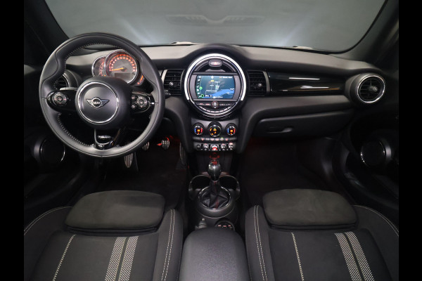MINI Mini 1.5 Cooper JCW [APPLE CARPLAY, ANDROID AUTO, CRUISE CONTROL, PDC ACHTER, AUTOMATISCHE AIRCO, LICHTMETALEN VELGEN, LED KOPLAMPEN, NIEUWSTAAT]