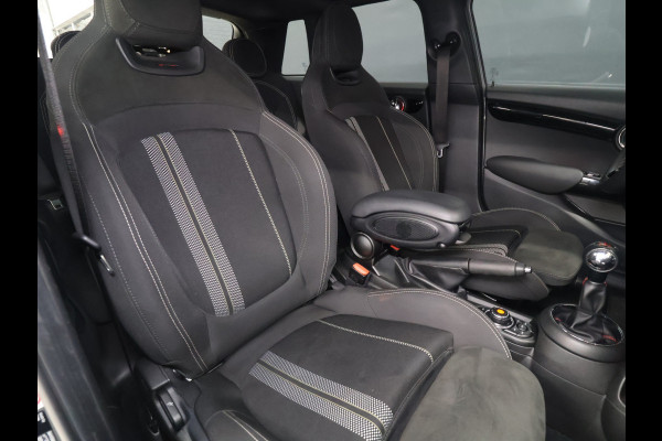 MINI Mini 1.5 Cooper JCW [APPLE CARPLAY, ANDROID AUTO, CRUISE CONTROL, PDC ACHTER, AUTOMATISCHE AIRCO, LICHTMETALEN VELGEN, LED KOPLAMPEN, NIEUWSTAAT]