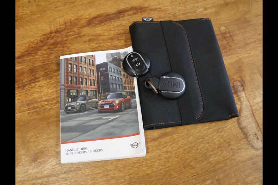 MINI Mini 1.5 Cooper JCW [APPLE CARPLAY, ANDROID AUTO, CRUISE CONTROL, PDC ACHTER, AUTOMATISCHE AIRCO, LICHTMETALEN VELGEN, LED KOPLAMPEN, NIEUWSTAAT]