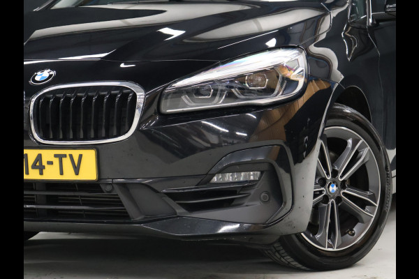 BMW 2 Serie Active Tourer 218i High Executive M Sport [TREKHAAK, HARMAN/KARDON, CRUISE CONTROL, BLUETOOTH TELEFOON, HUD, ACHTERUITRIJCAMERA, PDC V+A, BMW LED, NIEUWSTAAT]