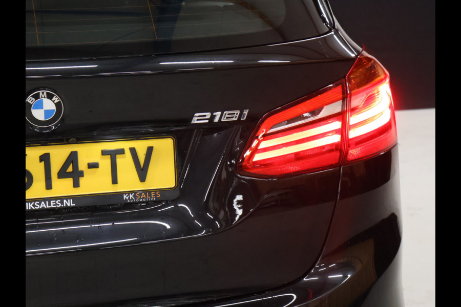 BMW 2 Serie Active Tourer 218i High Executive M Sport [TREKHAAK, HARMAN/KARDON, CRUISE CONTROL, BLUETOOTH TELEFOON, HUD, ACHTERUITRIJCAMERA, PDC V+A, BMW LED, NIEUWSTAAT]
