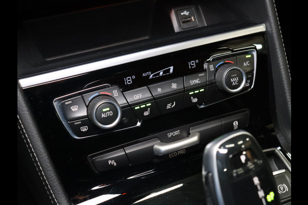 BMW 2 Serie Active Tourer 218i High Executive M Sport [TREKHAAK, HARMAN/KARDON, CRUISE CONTROL, BLUETOOTH TELEFOON, HUD, ACHTERUITRIJCAMERA, PDC V+A, BMW LED, NIEUWSTAAT]
