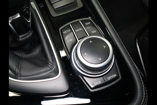 BMW 2 Serie Active Tourer 218i High Executive M Sport [TREKHAAK, HARMAN/KARDON, CRUISE CONTROL, BLUETOOTH TELEFOON, HUD, ACHTERUITRIJCAMERA, PDC V+A, BMW LED, NIEUWSTAAT]