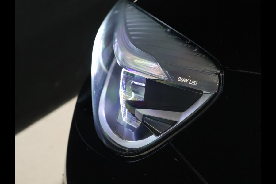 BMW 2 Serie Active Tourer 218i High Executive M Sport [TREKHAAK, HARMAN/KARDON, CRUISE CONTROL, BLUETOOTH TELEFOON, HUD, ACHTERUITRIJCAMERA, PDC V+A, BMW LED, NIEUWSTAAT]