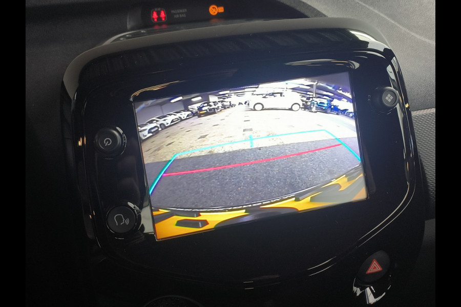 Citroën C1 1.0 VTi Apple/Android uit 2020 Rijklaar + 12 maanden Bovag-garantie Henk Jongen Auto's in Helmond,  al 50 jaar service zoals 't hoort!