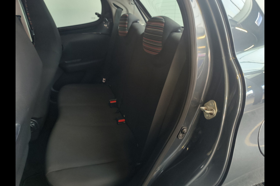 Citroën C1 1.0 VTi Apple/Android uit 2020 Rijklaar + 12 maanden Bovag-garantie Henk Jongen Auto's in Helmond,  al 50 jaar service zoals 't hoort!