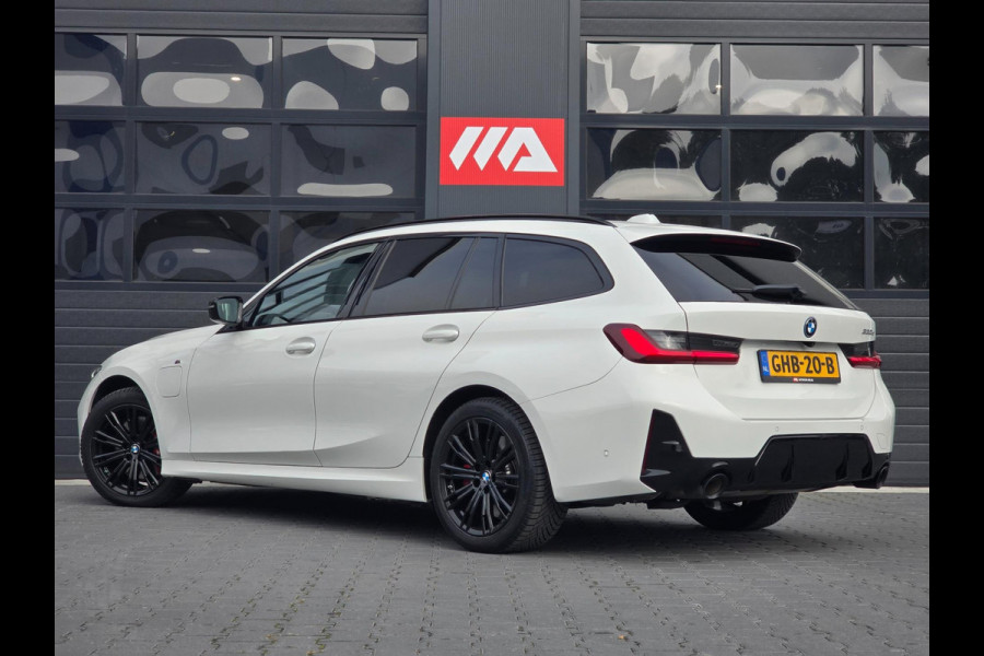 BMW 3 Serie Touring 330e M-Sport Panoramadak|Headup|Memorystoelen|Camera|Carplay|Cruise|Sfeerverlichting