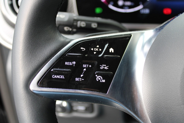 Mercedes-Benz V-Klasse 300d / XXL / AMG / 8- Persoons / Burmester / 360 Camera / Nightpakket / Vol Opties / NIEUWSTAAT