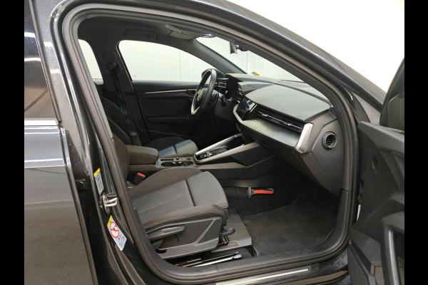 Audi A3 Sportback 30 TFSI Advanced edition Airco ECC Sportstoelen Full LED Full Navi PDC Achter 17" Multispoke Virtual Cockpit NL Auto NAP + Historie